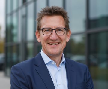 Portrait an Bürowand